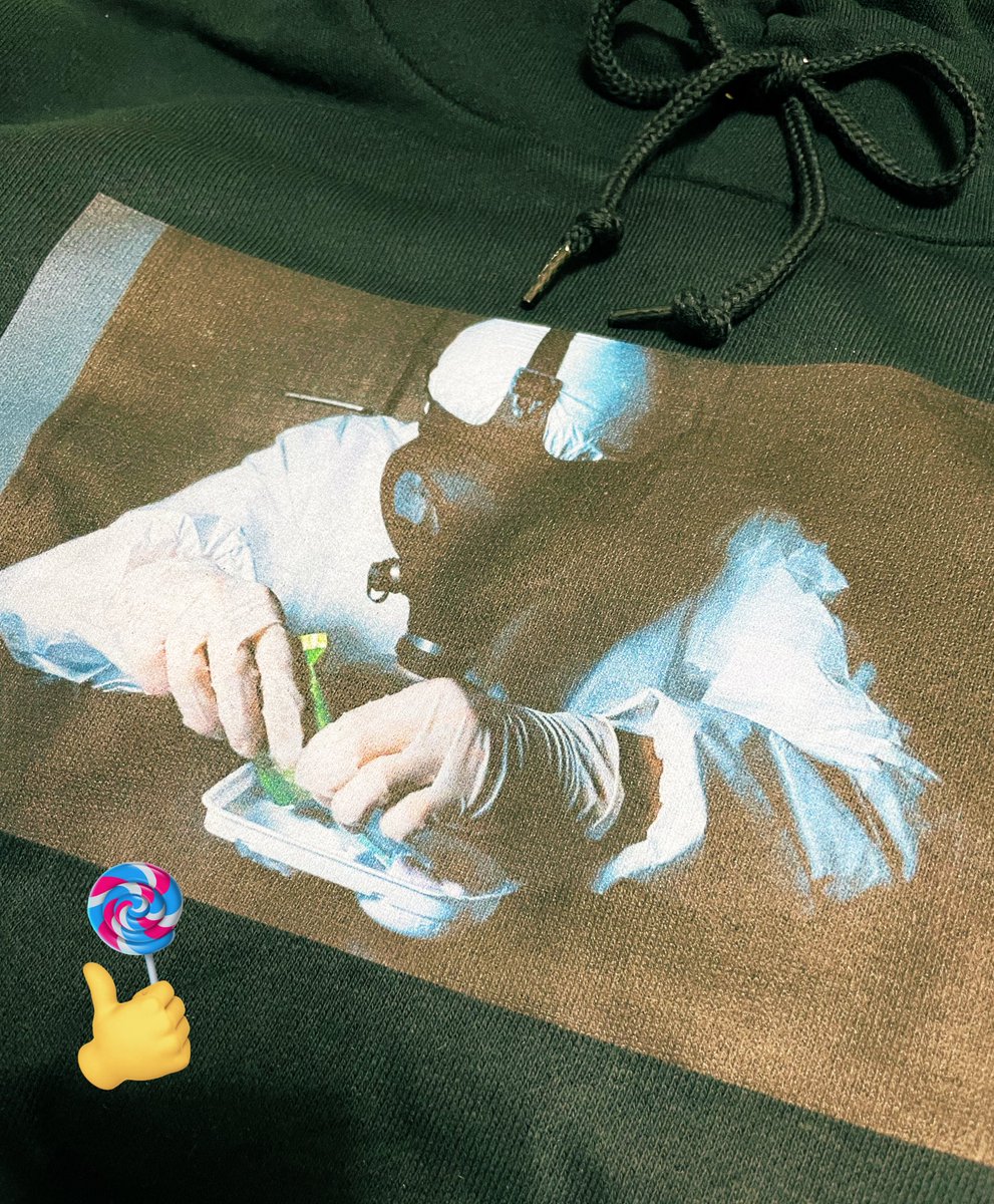 sode_snoopy's tweet photo. 追加で買ったガスマスクパーカーがついに届いた最高……🥽🍬
あと何年探し回っても愛国者カチューシャ🎌が見つからないので作りました(製作費 ¥50)
#コウイチTV https://t.co/C1Y2h7Cq3w