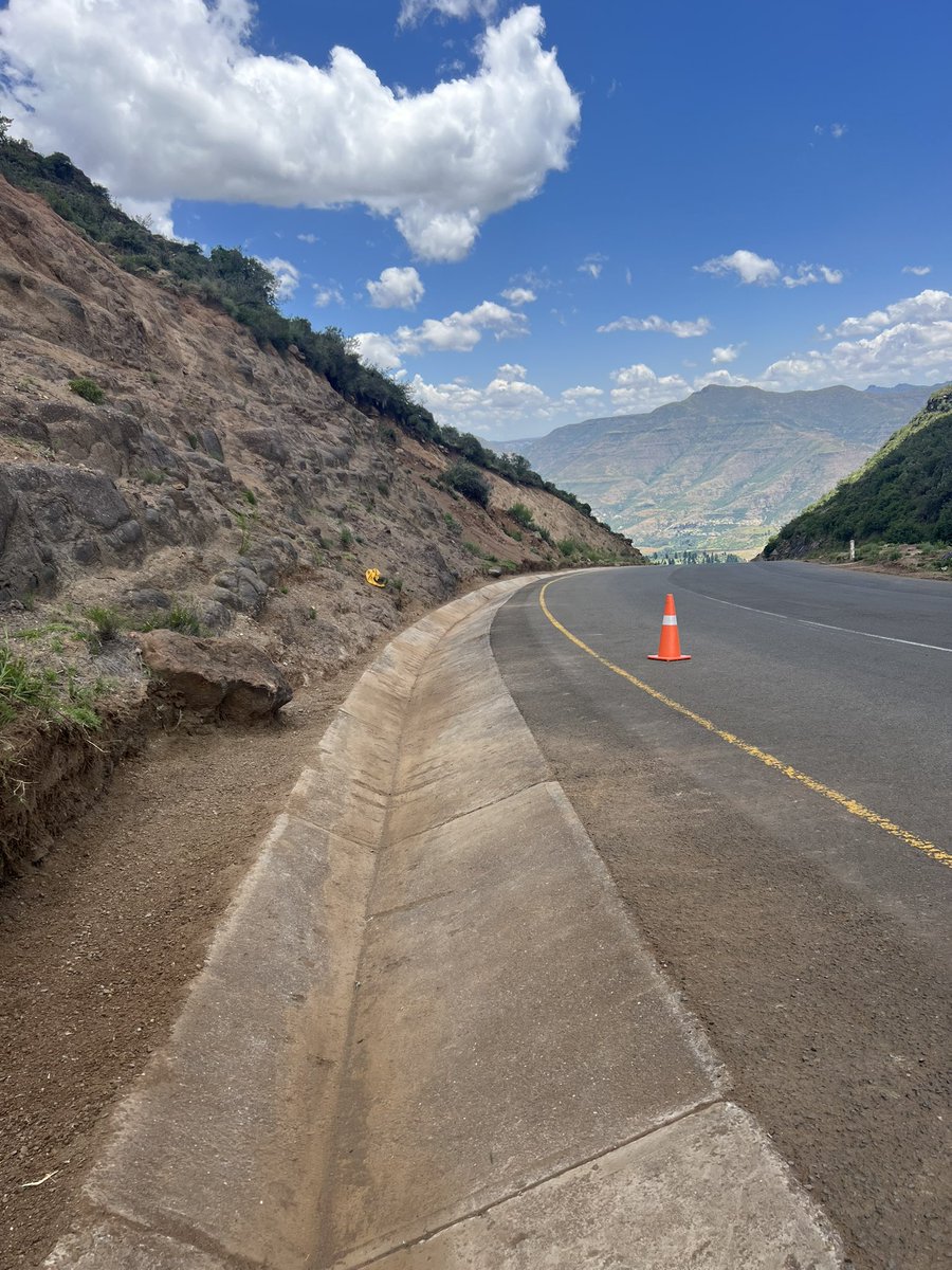 elitabbanda's tweet photo. The @MinistryTransLs with support from @WorldBankAfrica continues to clear roads silted due to heavy rains.Under the Transport Infrastructure and Connectivity Project #GovernmentofLesotho is also rehabilitating roads and building footbridges to connect communities to services https://t.co/iIt0HPaWcO