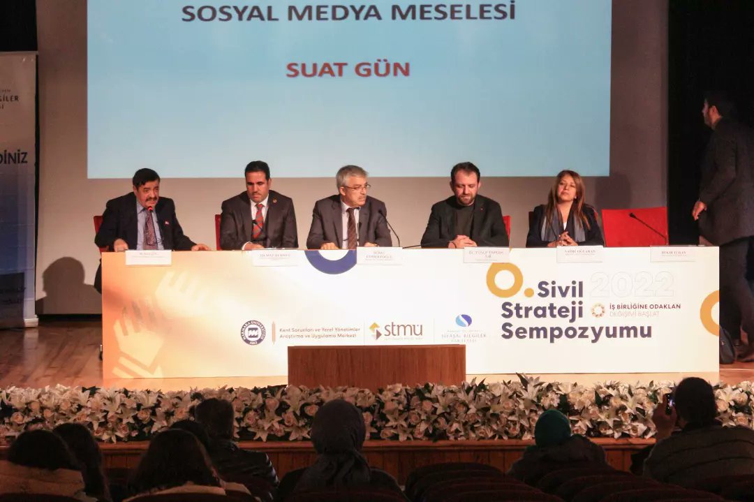 marmaraystk's tweet photo. 'Dijitalleşen Hayat ve Sosyal İletişim' konulu panelimiz Suat Gün başkanlığında Yılmaz Durmuş, Sedat Cömertoğlu, Prof. Dr. Süleyman Doğan, Saime Oğuzhan, Bekir Doğan ve Abdullah Serenli katılımıyla devam ediyor. https://t.co/CcqiMhk1t3