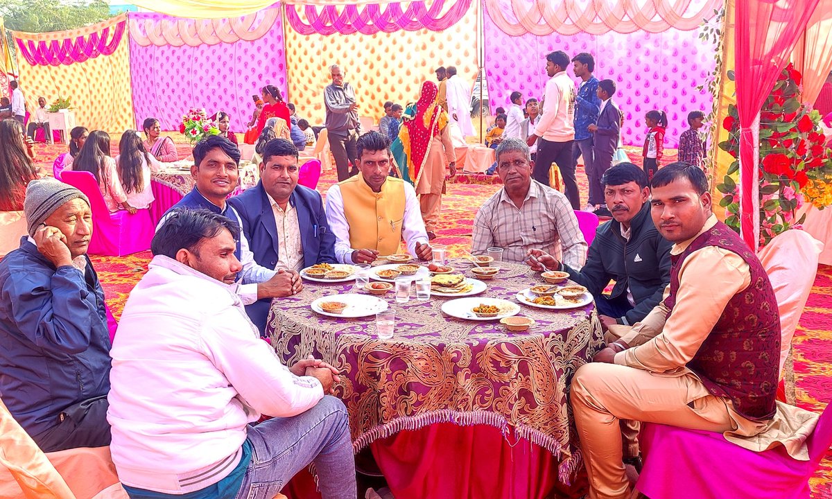 pkashyapupli's tweet photo. आज मेरे गावँ उपली में परिवावरिक शादी में पहुँचे गावँ रतन डेरा (कुरुक्षेत्र) से नवनिर्वाचित सरपँच श्री #कुलदीप_कश्यप जी , श्री रोहताश कश्यप जी का बुक्के देकर स्वागत किया। #villagelife #Upli https://t.co/YKabbvitEL