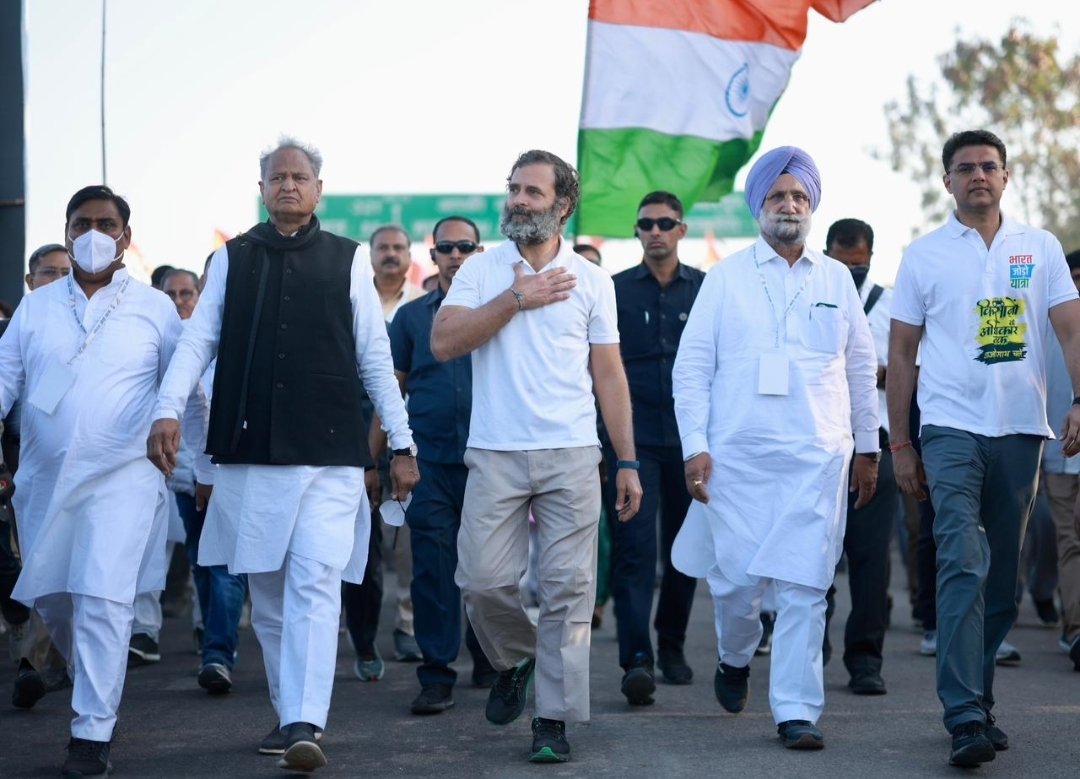 उप प्राचार्य सीधी भर्ती संघर्ष समिति,राजस्थान (@vp_sidhi_bharti) on Twitter photo #भारतजोड़ो_के_संग_VP_सीधी_भर्ती
माननीय<a href="/RahulGandhi/">Rahul Gandhi</a> जी🙏
राजस्थान शिक्षाविभाग में नवसृजित उपप्राचार्य (स्कूल) के पदों #उपप्राचार्य_50_प्रतिशत_सीधी_भर्ती करवाओ।
4 लाख शिक्षक आपकी #BharatJodoYatra को राजस्थान में हमेशा याद रखेंगे।
<a href="/ashokgehlot51/">Ashok Gehlot</a> <a href="/RajCMO/">CMO Rajasthan</a> <a href="/artizzzz/">Arti Dogra</a> <a href="/RajGovOfficial/">Government of Rajasthan</a> #भारतजोड़ो_के_संग_VP_सीधी_भर्ती
माननीय<a href="/RahulGandhi/">Rahul Gandhi</a> जी🙏
राजस्थान शिक्षाविभाग में नवसृजित उपप्राचार्य (स्कूल) के पदों #उपप्राचार्य_50_प्रतिशत_सीधी_भर्ती करवाओ।
4 लाख शिक्षक आपकी #BharatJodoYatra को राजस्थान में हमेशा याद रखेंगे।
<a href="/ashokgehlot51/">Ashok Gehlot</a> <a href="/RajCMO/">CMO Rajasthan</a> <a href="/artizzzz/">Arti Dogra</a> <a href="/RajGovOfficial/">Government of Rajasthan</a>