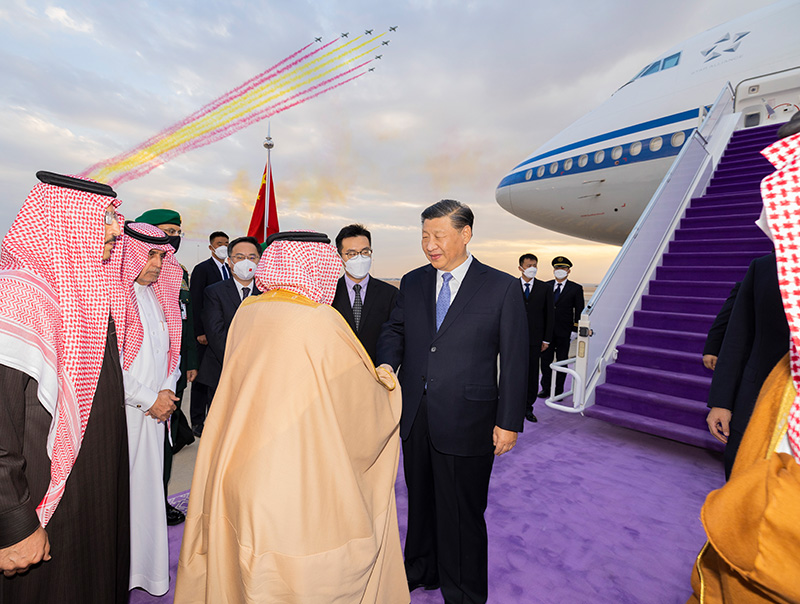 PDChina's tweet photo. Visiting Chinese President Xi Jinping on Thursday attended a welcoming ceremony held by Saudi Crown Prince and Prime Minister Mohammed bin Salman Al Saud on behalf of King Salman bin Abdulaziz Al Saud at the royal palace in the capital Riyadh. https://t.co/qjDXB5nV4C