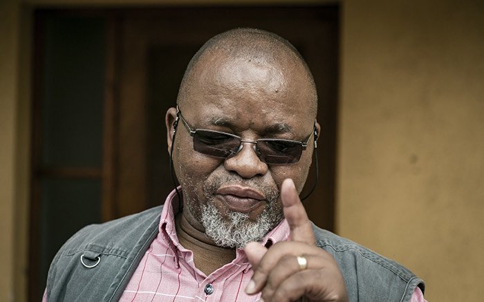 4HolerPoler's tweet photo. Eskom’s load-shedding is worse than state capture, says Gwede Mantashe.    Well he would know, wouldn’t he? Who better than to make such a call. https://t.co/P5vfNUCtmE