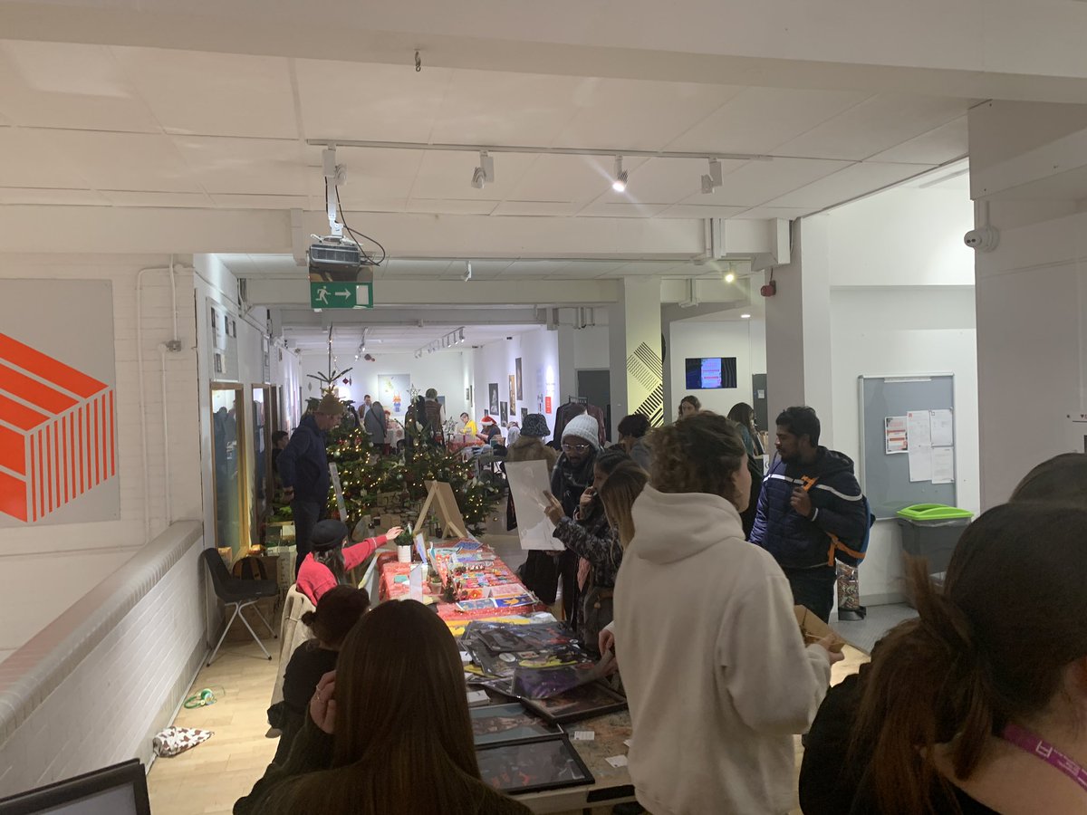 chriswraithRFE's tweet photo. We are in full swing at our Winter Fayre, students and staff come along and join us @UniCreativeArts Rochester. Free fondue sweet skewers for all too! https://t.co/4SeoRVe4jN