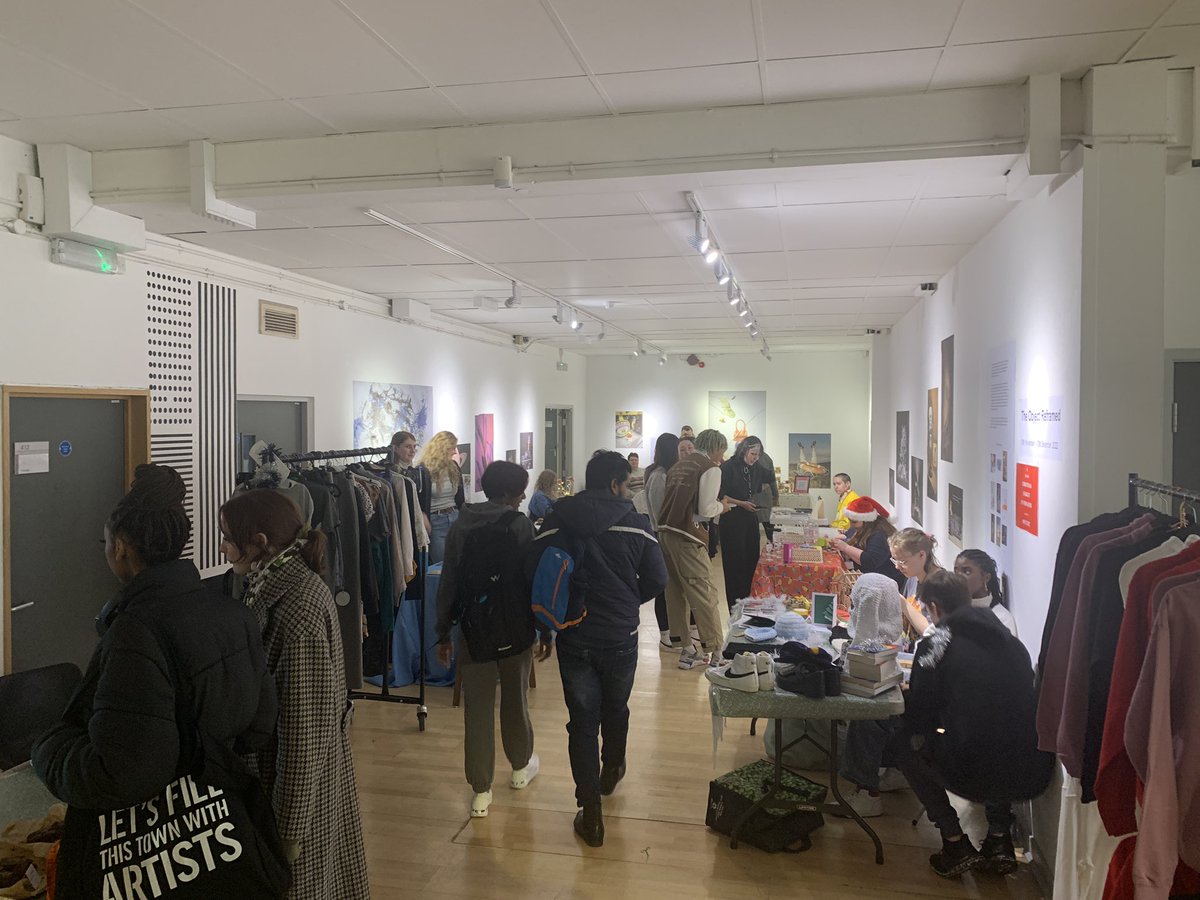 chriswraithRFE's tweet photo. We are in full swing at our Winter Fayre, students and staff come along and join us @UniCreativeArts Rochester. Free fondue sweet skewers for all too! https://t.co/4SeoRVe4jN