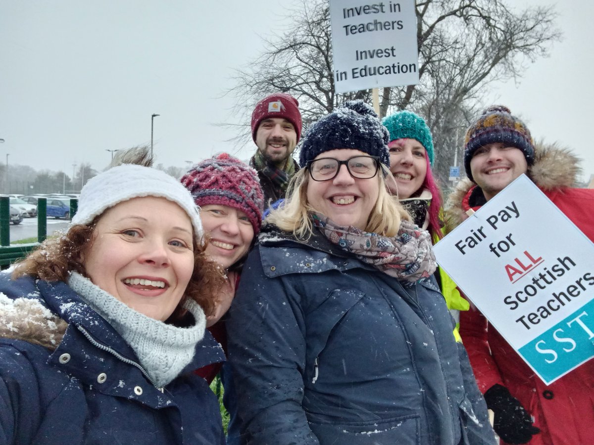 Janet Young 💙 tweet media