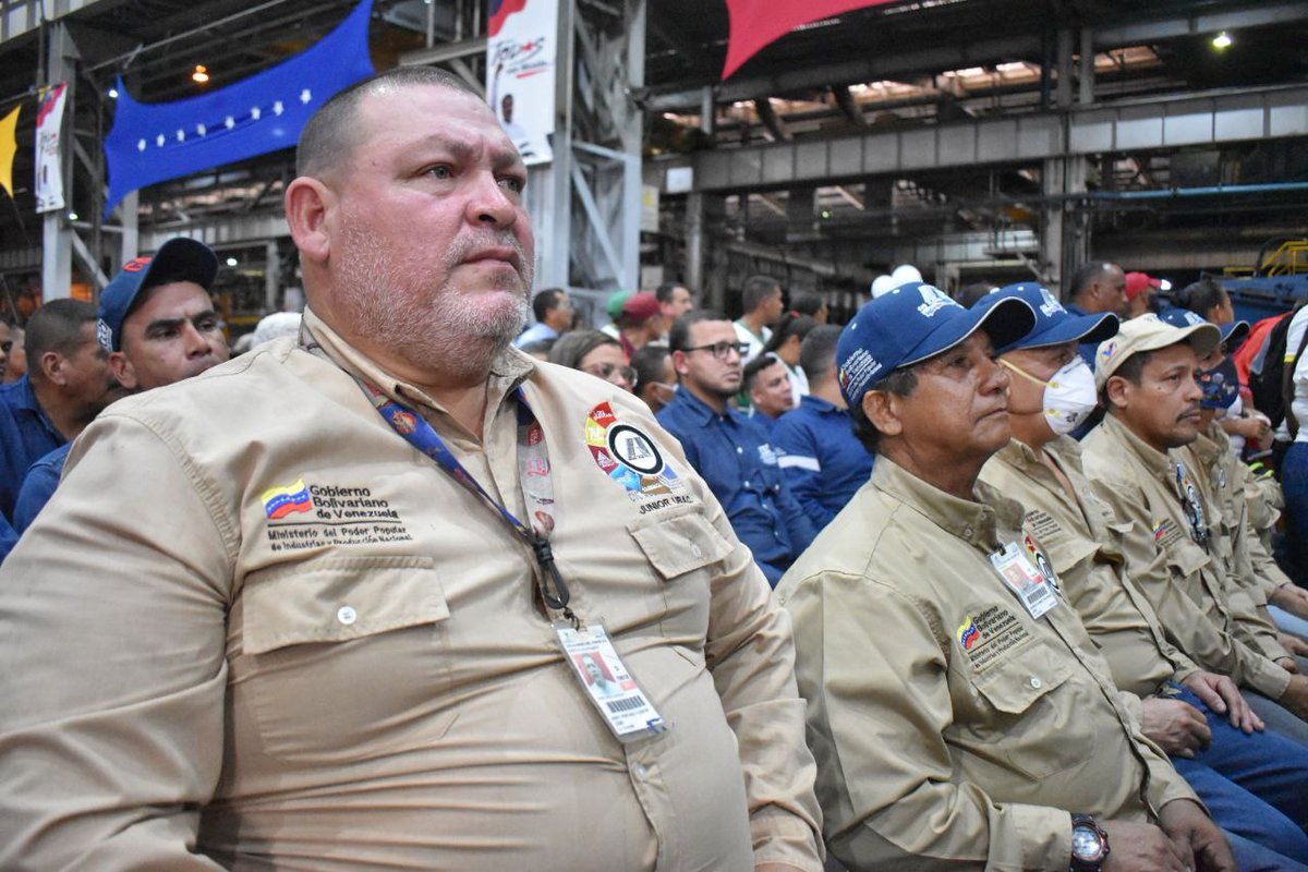 torrealbaf's tweet photo. Los CPTT son la principal herramienta para el empoderamiento del Poder Popular en las fábricas, estamos haciendo revolución y construyendo el socialismo con la producción de riquezas que serán distribuidas justamente al Pueblo venezolano. 

@NicolasMaduro 
#PlenoComoLaLunaLlena https://t.co/FUufBXcLy7