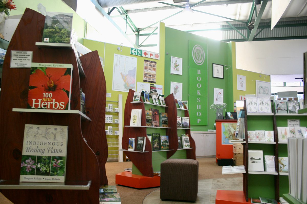 KirstenboschNBG's tweet photo. Find a wide range of books on indigenous flora & gardening, including the Kirstenbosch GROW series & the SA Wild Flower Guides, in-store and online at the Kirstenbosch Bookshop ๐ https://t.co/5T5U6M7vyB.
#kirstenboschNBG #kirstenboschbookshop #SANBI #BotSocSA https://t.co/fsXfh2Nn7h