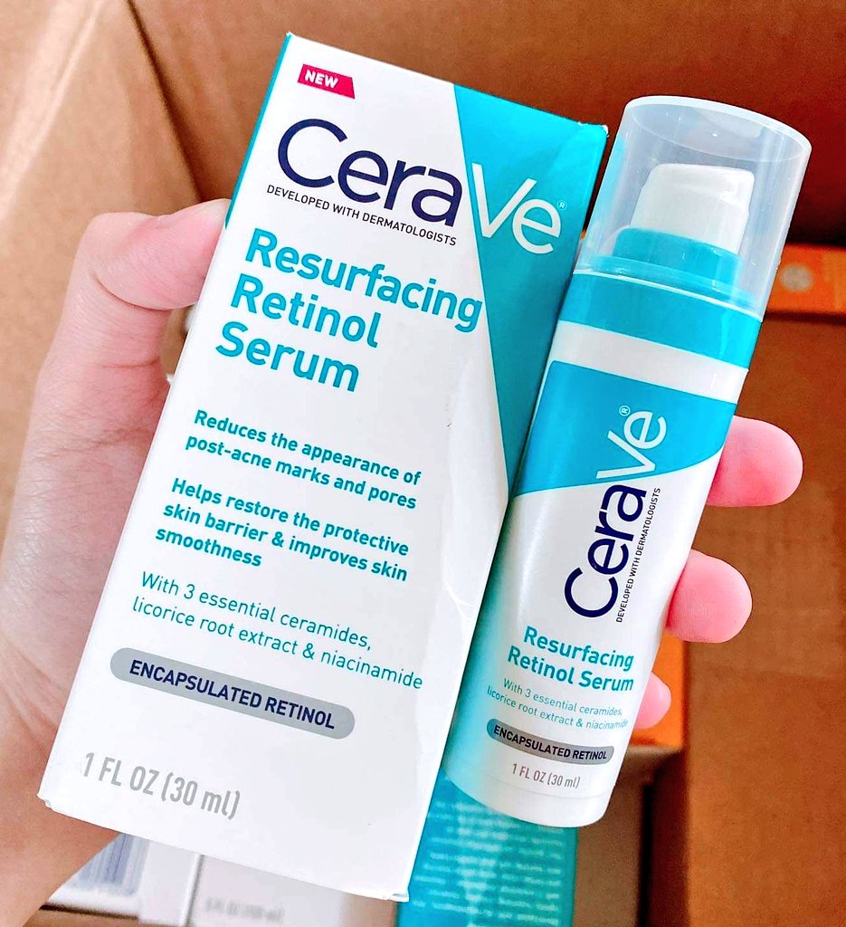 ماهو الريتينول المغلّف؟ Encapsulated Retinol
هو فيتامين A المغلفة جزيئاته بطبقة دهنية مما يجعله يذوب ببطء حتى يصل عمق الجلد، بخلاف الريتينول النقي الذي يعمل فور ملامسة الجلد.
يتميز بأعراض جانبية أخف بكثير ويناسب البشرة الحساسة ومن يتعبهم أكرتين، وله نفس المنافع.
*الصورة مجرد مثال