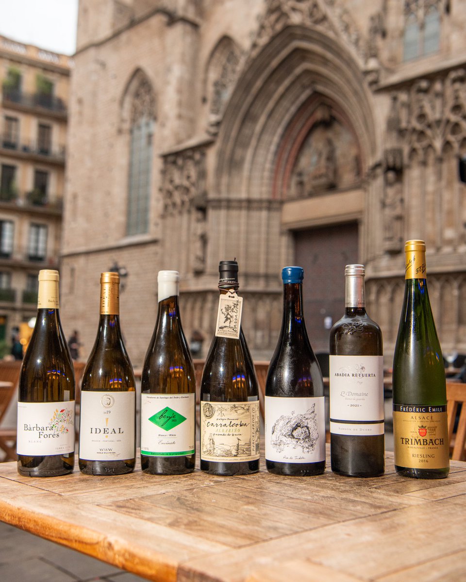 vinyadelsenyor's tweet photo. Siete irresistibles blancos para la primera quincena de diciembre. Ven a probarlos a copas. ¡Te esperamos! https://t.co/h89jwuePTo