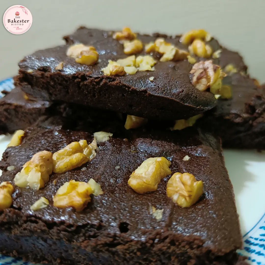 _bakesterbistro's tweet photo. Happy Brownie Day❣️
.
Follow @_bakesterbistro for more ✨
.
#thebakesterbistro #homebakers #delhihomebakery #freshlybakedeveryday #freshcakes🎂 #egglesscakes #lovethemecake #tasteofhome #tastoflove #tastiestcakeever #yummyinmytummy #suppotlocal #smallbusiness https://t.co/Z2Y62pEGzY