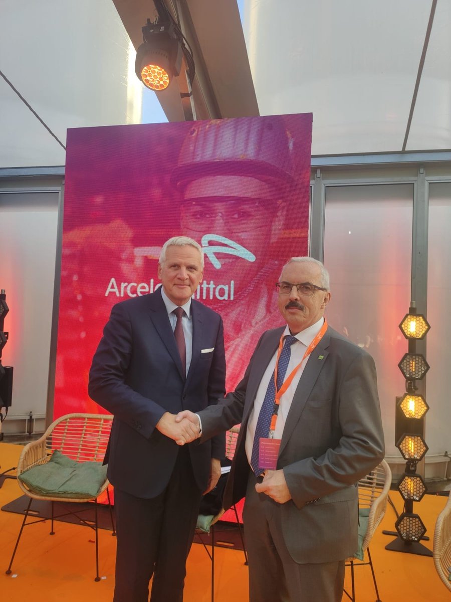🔴 I am very happy to be in Ghent today for the inauguration of the Steelanol project, funded by #EU #H2020Energy, together with <a href="/peeters_kris1/">Kris Peeters</a>  

Today opens a new era of recycling carbon-rich industrial gases and transformation into bio-ethanol!

👉 steelanol.eu/en/news/steela…