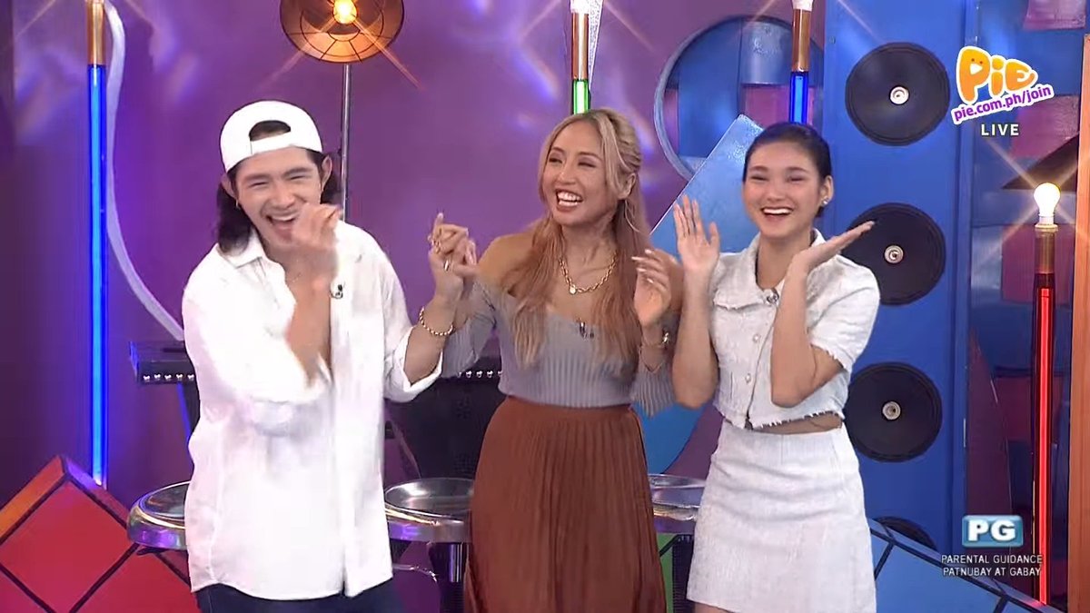 jmcarcoochie's tweet image. #BabalikKarinaSaPNL talaga... Pwedeng for life na sya sa @iampieofficial? Pero ngayong gabi, #PIENightLong muna ang napakahusay na aktres na si @MissKareee with #AaronManiego and @Karen_Bordador! Ayun! Sakto! Hihingin natin ng reaksyon si Karina sa #UziMoments with Gello! Hihihi