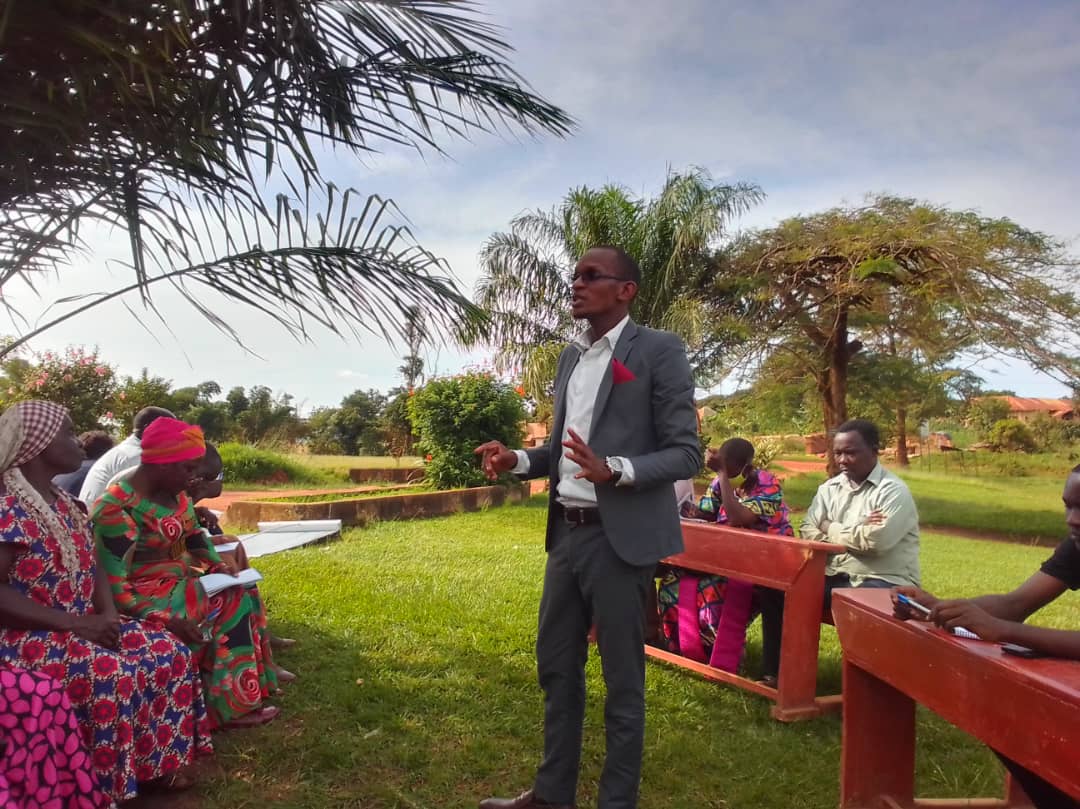 Humanwakiso's tweet photo. @Uganetlaw led by @TheNyowe went to also Jjungo Primary school in Kasanje Town Council continuing legal education to the community https://t.co/X7T3lBGjsl