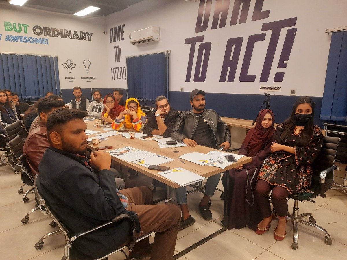 DirActionSkills's tweet photo. Students of @UMTOfficial gathered at our Head Office to learn about how to become a pro at #selling.

#SalesForce #DirAction https://t.co/LoovvMUmtV
