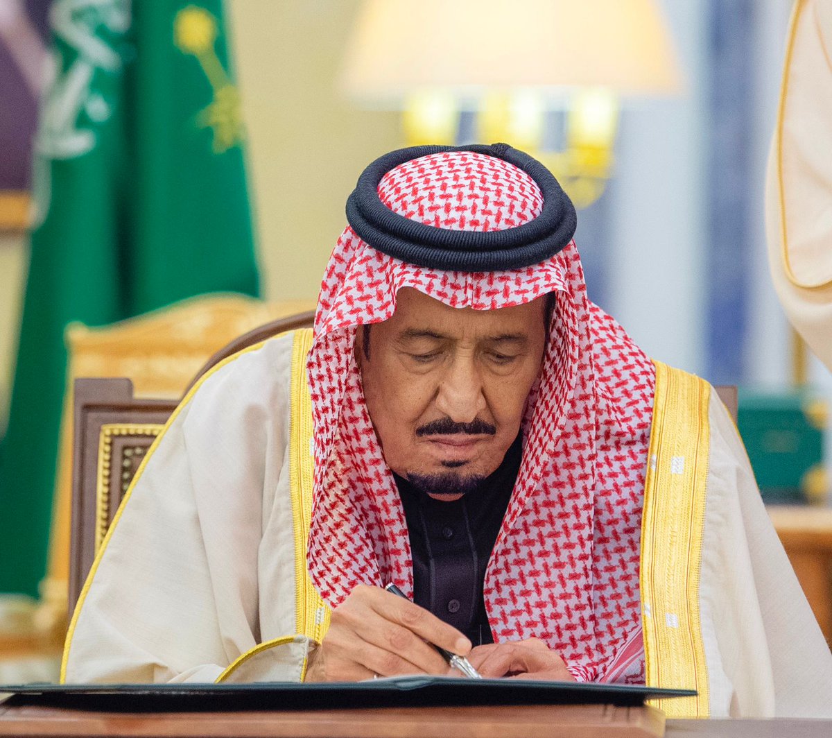 spagov's tweet photo. #خادم_الحرمين_الشريفين وفخامة رئيس جمهورية #الصين الشعبية يوقعان بحضور سمو #ولي_العهد اتفاقية الشراكة الإستراتيجية الشاملة بين المملكة والصين.
#الرئيس_الصيني_في_السعودية
#واس https://t.co/gyLkCC3xp2