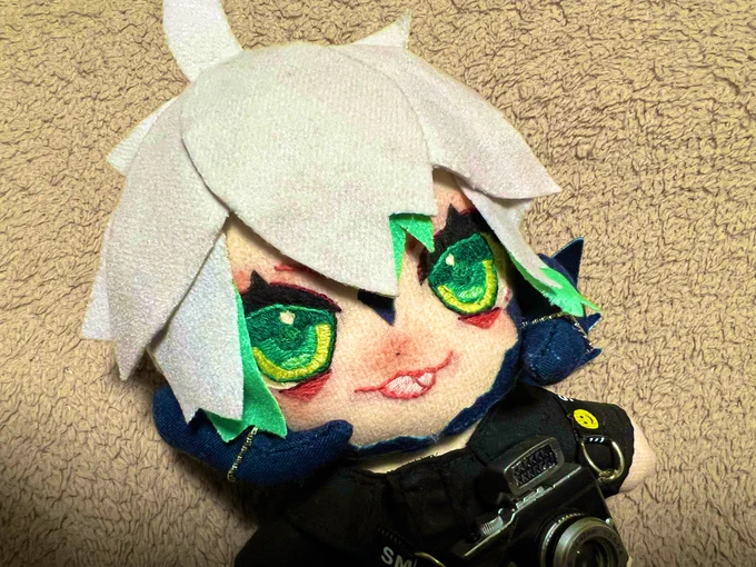 キントキぬいにお顔メイクした!!玉留め跡が透けて見えてたのでちょっと濃いめにしたら隠れてくれた……!かわいい 
