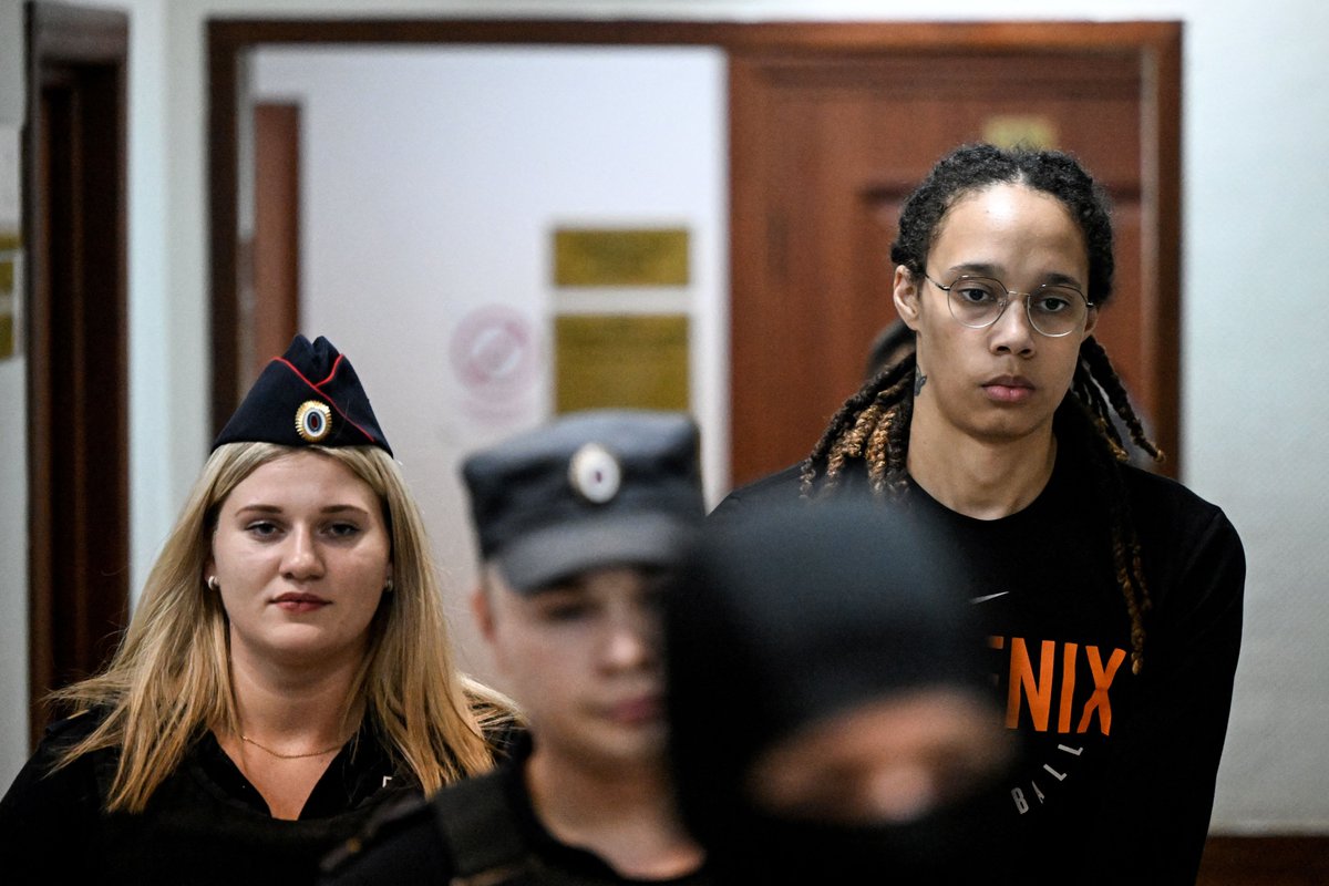 justwsports's tweet photo. BREAKING: Brittney Griner has been released from Russian detention via prisoner swap. https://t.co/IBr69XNhCI
