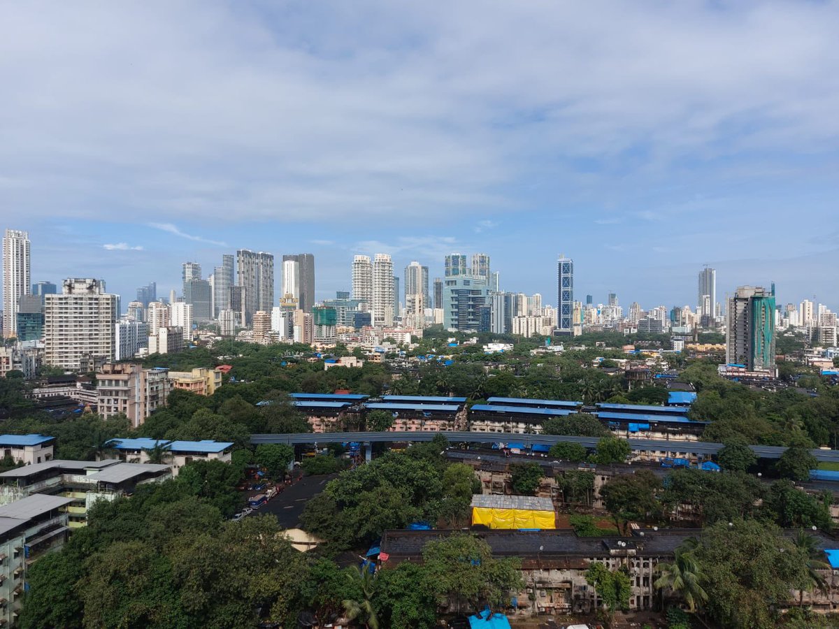 FTBL_BloodyHell's tweet image. #Sameplace #Sameview 3 months apart! 

#pollution index for #Mumbai is currently under the ‘very poor’ category at 331 AQI. #pollutioncontrol is a critical need of the hour. @MahaEnvCC @CMOMaharashtra @CPCB_OFFICIAL @mpcb_official