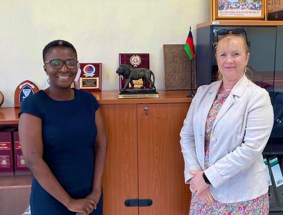 sophiawillittsk's tweet photo. Honoured to call on the DG of the ACB. @ChizumaMartha is leading ACB in a principled fight against corruption serving the Malawian people and her President. Her work is vital to the confidence of the donor community in continuing to invest in Malawi. #Malawi @UKinMalawi 💪🏾⚖️🇲🇼 https://t.co/WWw1ceOIhp