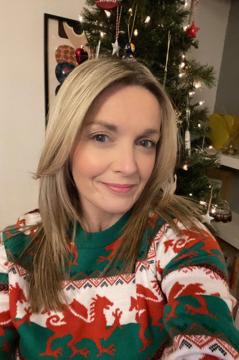 Diwrnod Siwmper Nadolig!🎄Matchy matchy with my boys today, but they wouldn’t have a pic. It’s shaming, apparently 🙄🤣 #ChristmasJumperDay