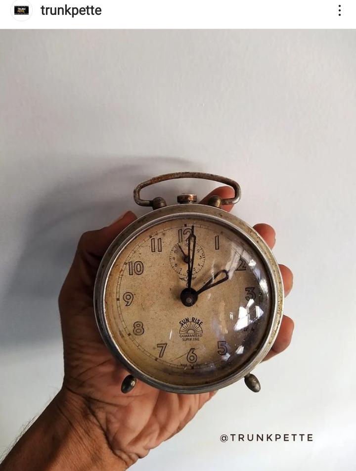 trunk_pette's tweet image. The beautiful vintage table clock.

#tableclock  #vintageTableclock 
#trunkpettehyd #trunkpette #marathontypewriter #typewriter #hyderabad #hyderabadu #reddisaab #oorodu