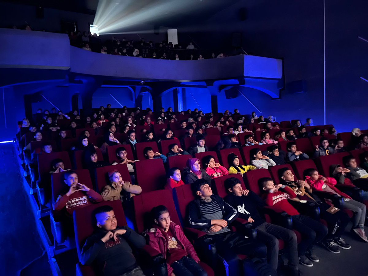 Okulumuz öğrencileri sosyal etkinlik projelerimiz kapsamında  bugün <a href="/SairNabiSinema/">Şair Nabi Dijital Sinema Salonu</a> misafir edildi. Otobüs tahsisi ve salon hizmeti anlamında her koşulda destek veren <a href="/zabeyazgul/">Zeynel Abidin BEYAZGÜL</a> başkanımıza teşekkür ediyoruz.
<a href="/sanliurfabld/">Şanlıurfa Büyükşehir 🇹🇷</a> <a href="/harrani63/">AHMET DEMİR</a>
<a href="/valisalihayhan/">Salih AYHAN</a> <a href="/EyyubiyeMem63/">Eyyübiye İlçe Milli Eğitim Müdürlüğü</a>