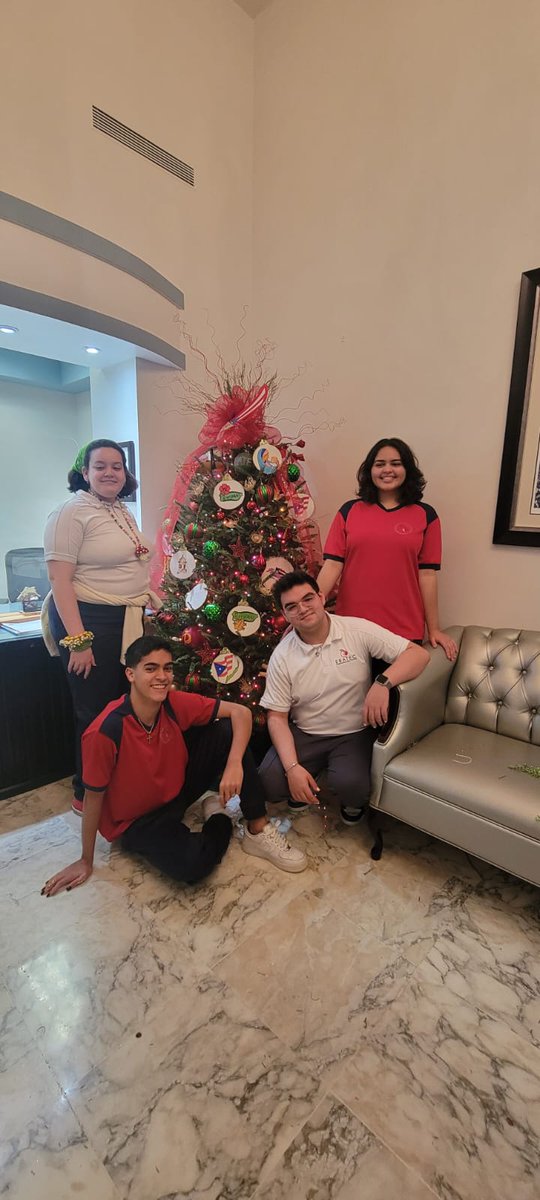 EBATECPR's tweet photo. La clase graduanda de 12grado montó el árbol de la oficina del representante Conny Varela en la oficina de la camara de representantes.🎅❤💚

Felicidades a nuestros alumnos, sigamos apoyando a la familia EBATEC. 🎉

#ebatec #puertorico #caguas #educación #bellasartes https://t.co/HdIBcjZQbJ