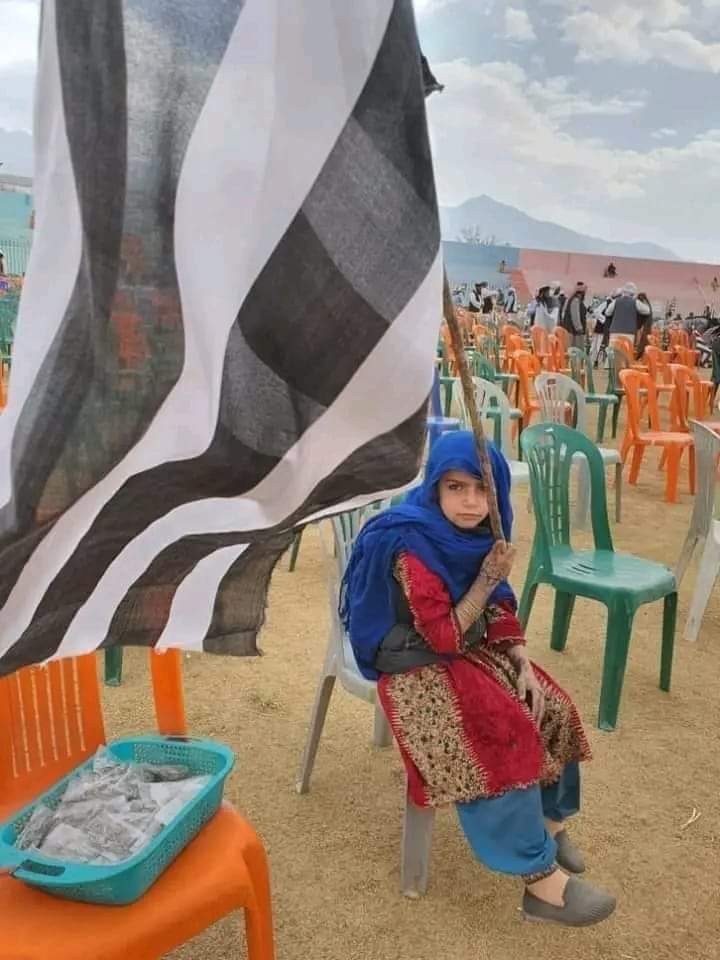 کہ دہ زوانانو نہ اونشوہ 🥰
گرانہ وطنہ جینکی بہ دی گٹی نہ ❣️

دل کو چھو دینی والی تصویر 😘

مجھے اس تصویر کو دیکھ کر یہی شعر یاد آگئی

اب اپ سب کی باری ❤️