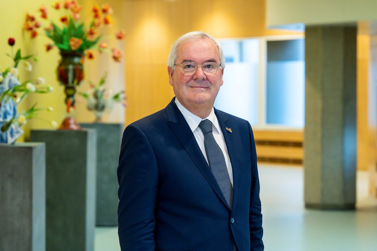 De Tweede Kamer heeft ingestemd met de benoeming van Geert Jan Hamilton tot waarnemend Griffier van de Tweede Kamer. Na de stemmingen in de plenaire zaal vindt de beëdiging plaats. Lees meer: tweedekamer.nl/nieuws/kamerni… #TweedeKamer