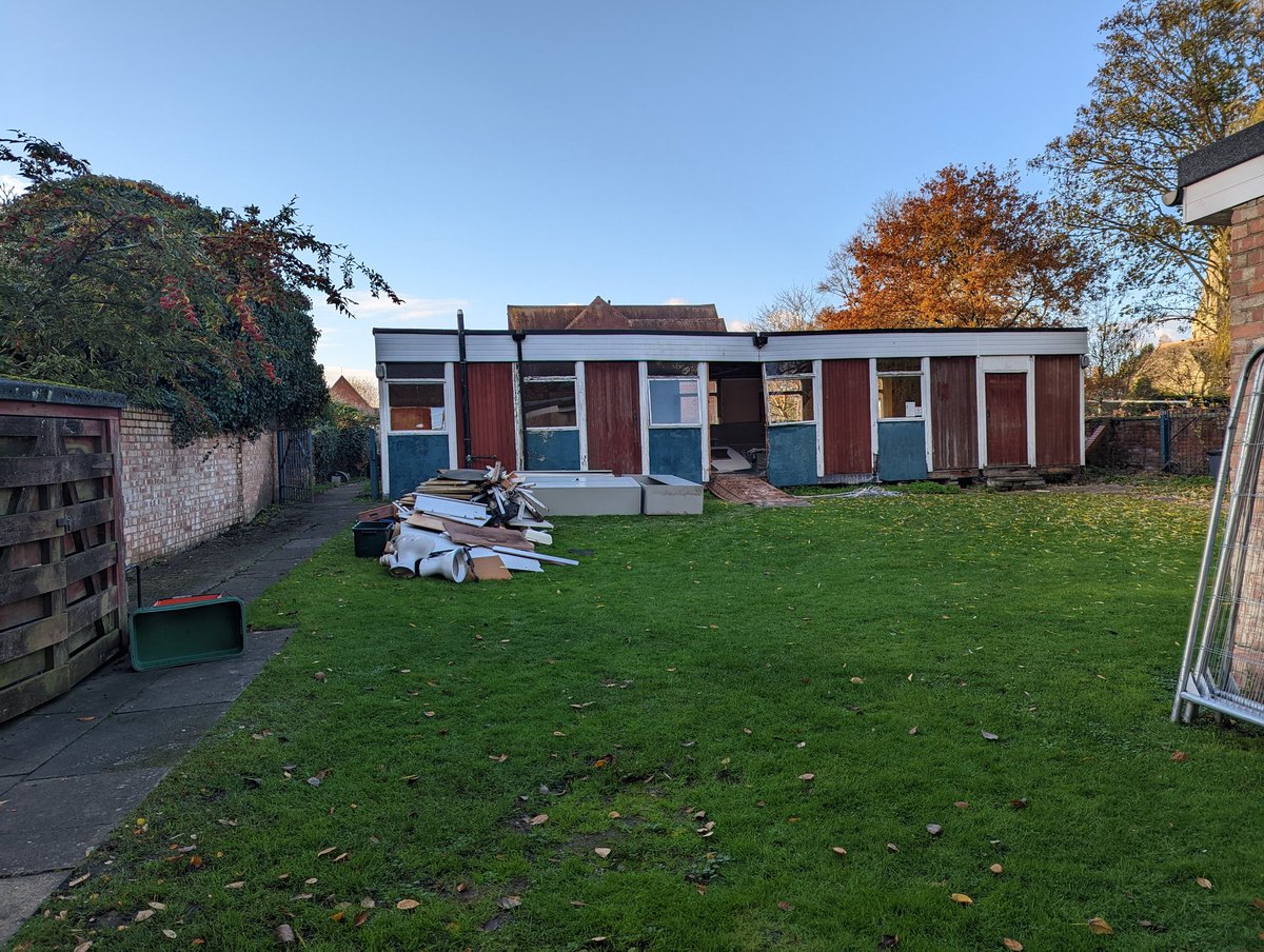 workingux's tweet image. As a parent, a big thank you to all the people who have worked hard behind the scenes to make this happen for our local Scout group. Exciting to see the demolition has begun! #TheLCF
@OxonScouts @BiffaAward 
oxfordmail.co.uk/news/23168829.…