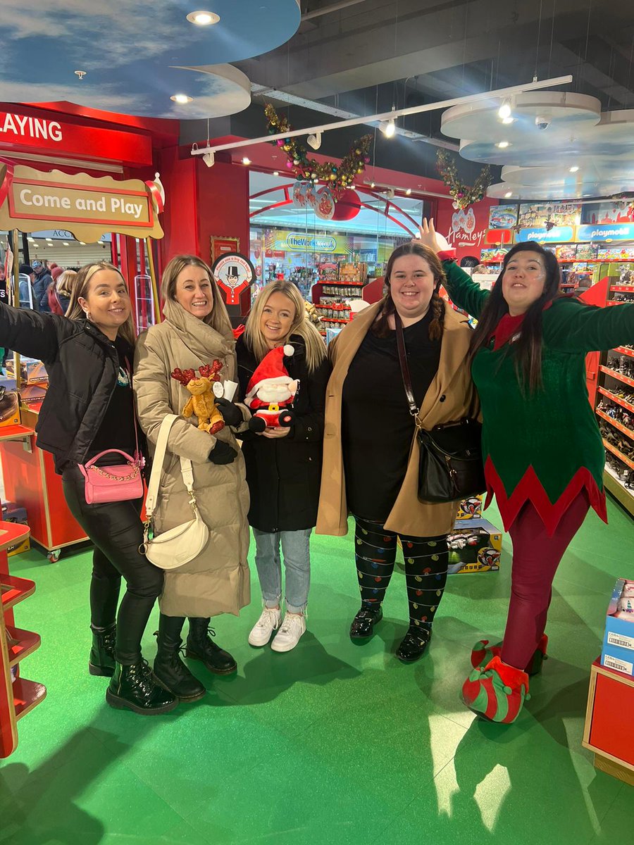 SLC_ELC's tweet photo. A fun filled team building morning with HNC Childhood Practice NEXT GEN in Glasgow completing fun tasks. A great morning had by all, although very chilly! #HNCChildhoodPractice #nextgen #fun #Christmas @MairiSlc @Angela_R_ELC @SlcJayne @SLCek https://t.co/URaOnLR7Hx
