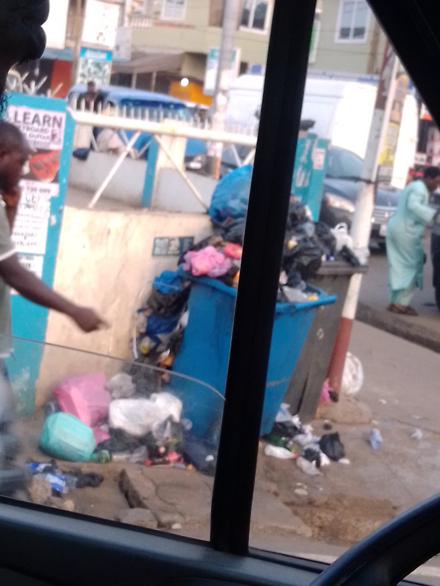 NayramAseye's tweet photo. These sights sometimes just make me lose hope
It's like all this work we're putting in to sensitize people isn't going anywhere
Cos how?☹️
#getabin
@ZoomlionLtd 
@upprghana 
@mswrgovgh 
@metrotvgh https://t.co/Nc3yirfuNU