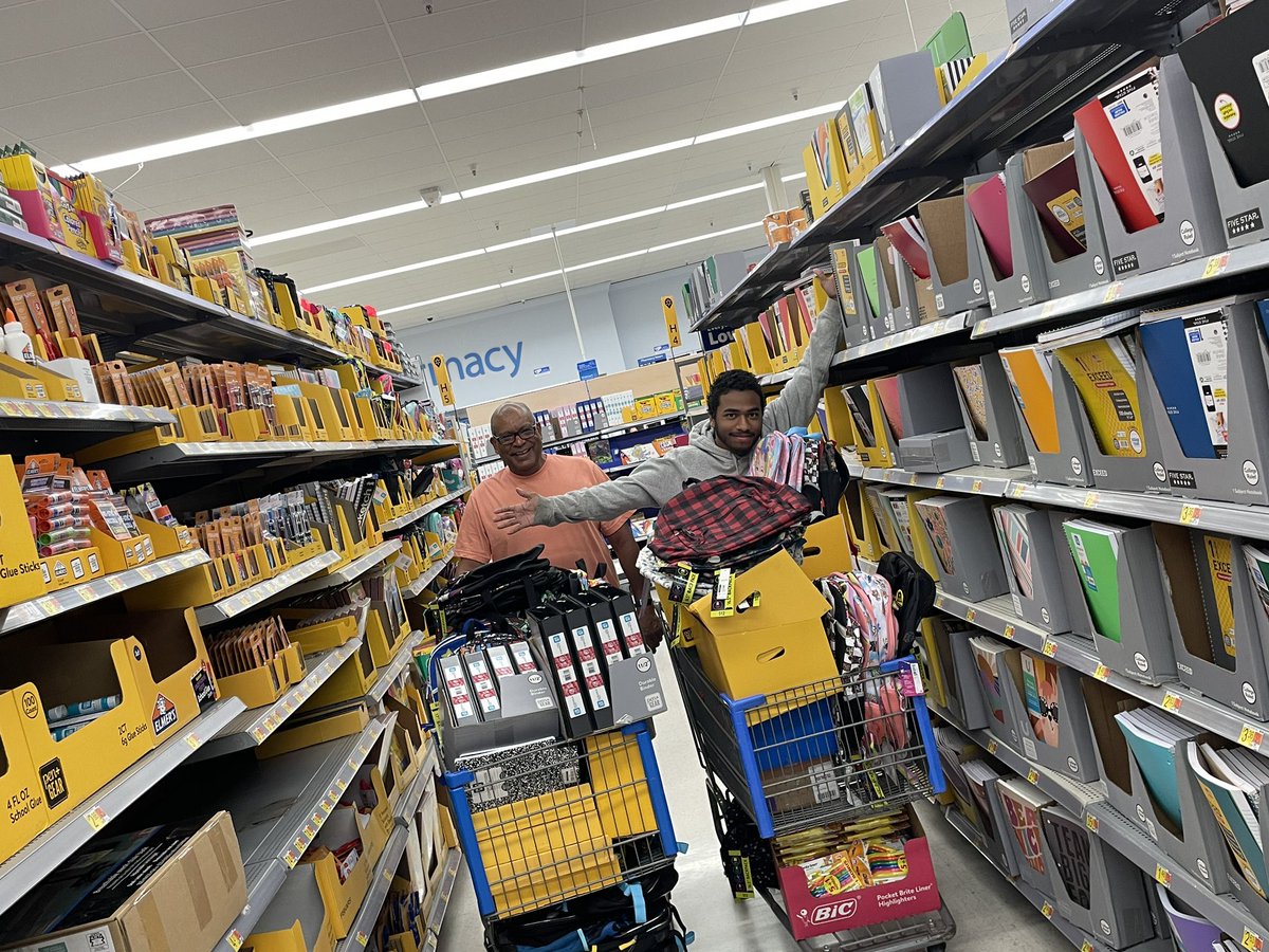 360savageJ's tweet photo. Our Foundation @DocLuvTheKids1 for the last 5 years have spent thousands of dollars at @walmart to give back to the youth in our community, We are purchasing all new shoes this next year for the kids, how about you guys match what we spend? #GiveBack #Kitsap https://t.co/MqR2GnoX67