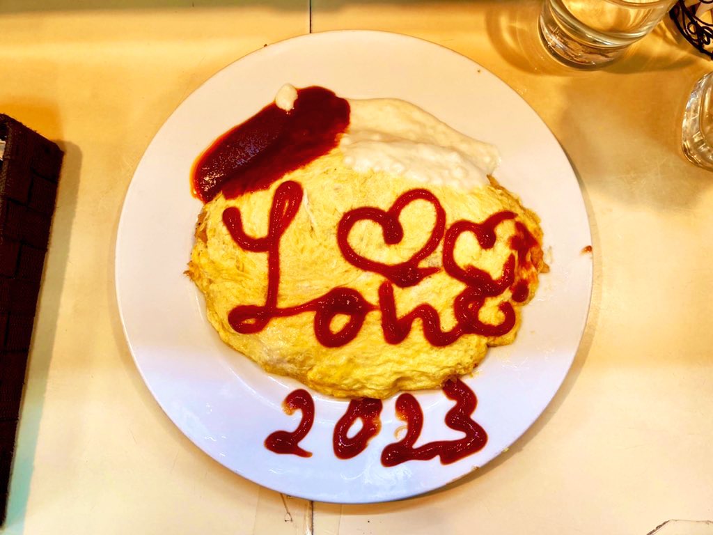 __mea1_'s tweet photo. 愛あるオムライスは時空を超える。
地球上最速で新年を迎えた気持ち。
大井町ブルドックにて。
#オムライス https://t.co/0yYFseYwQy
