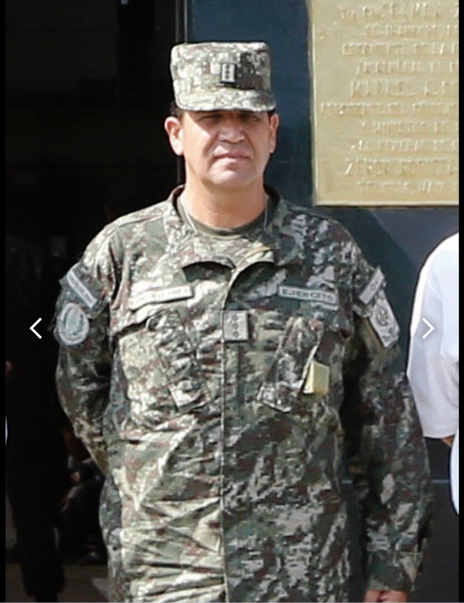 Simonovis's tweet image. Manuel Gómez de la Torre, Jefe Comando Conjunto y César Briceño Valdivia, Jefe 2da Guarnición Lima-Perú, son los dos Generales de División que evitaron instaurar una dictadura en Perú. Su liderazgo y una FFAA institucional héroes nacionales.