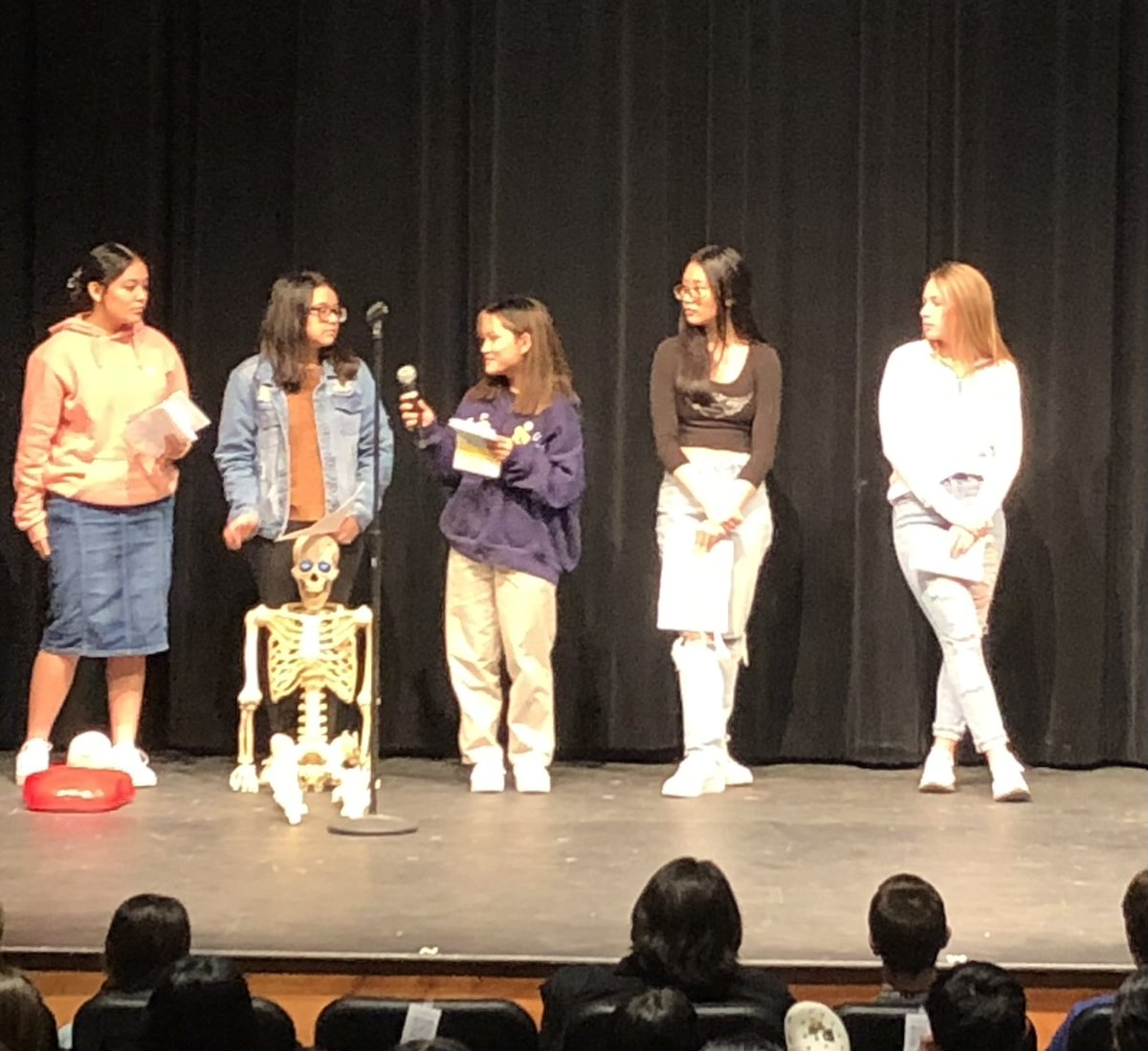 gchshealthcouns's tweet photo. Beyond proud of our Health Academy students who presented to the 9th graders today - big thanks to Ryann, Kathy, Sen, Evelyn, & Maribelle - such positive role models - appreciate them! #thfamily #gcbuffpride @GCHSTHAcademy https://t.co/eZ7NWkuBJI