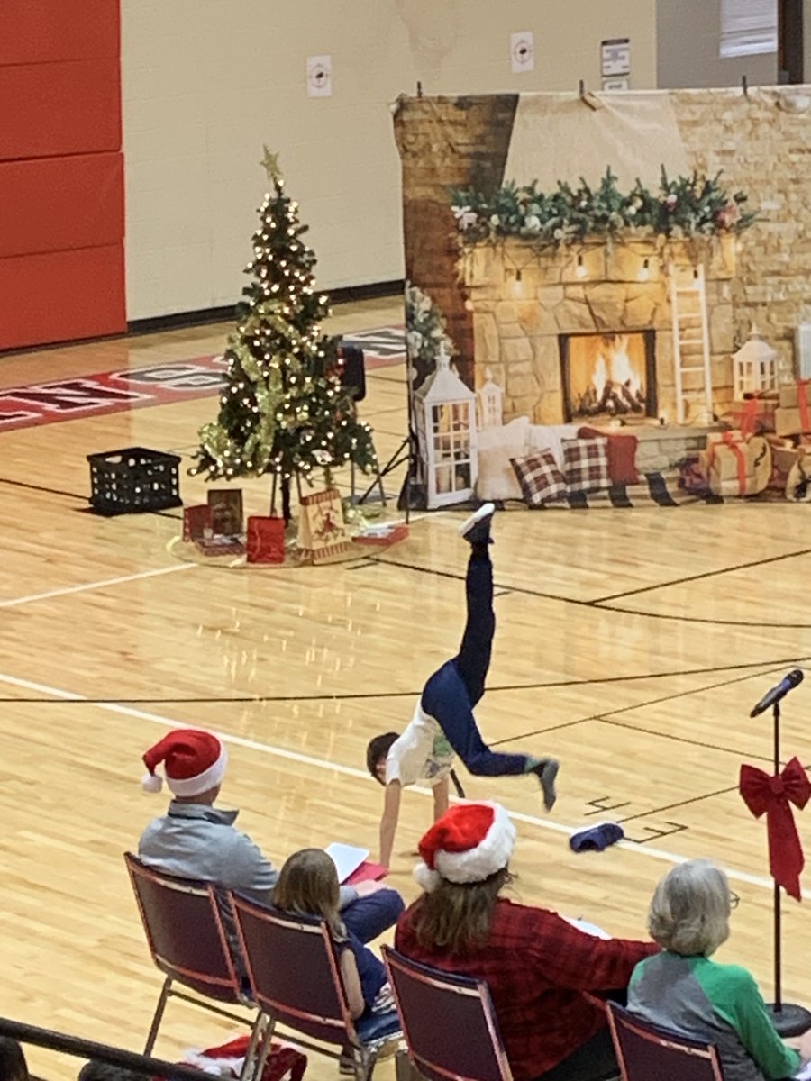 jdriceart's tweet photo. Need to get in the holiday spirit?  2nd graders are ready to perform for you tonight!! #crefamily #wearebranson #piratesintraining #trainthemupright https://t.co/D8WJ9H0y3m
