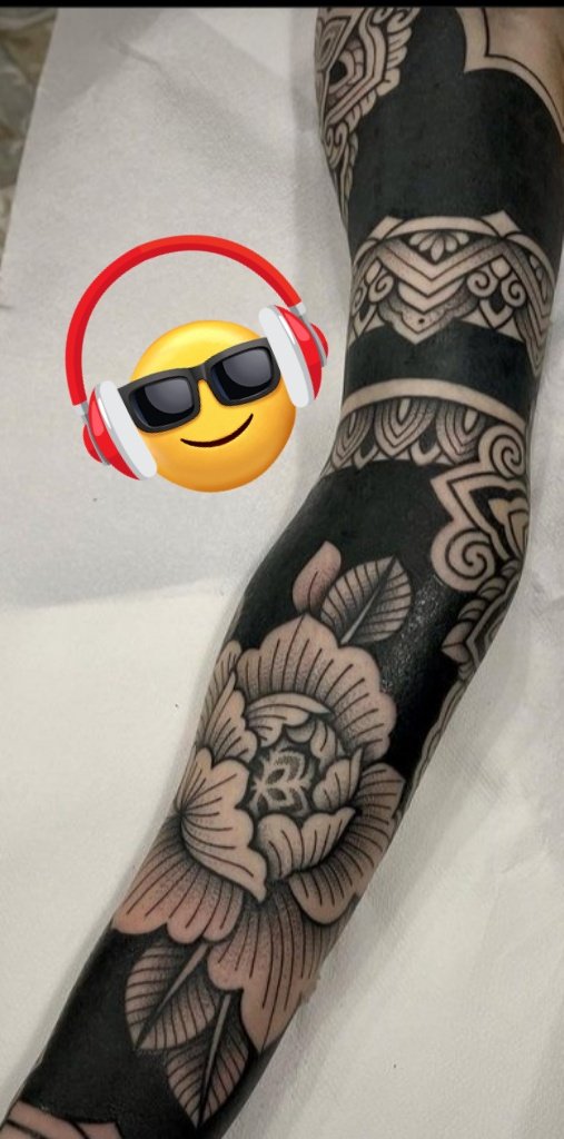 AmyCabanas's tweet photo. Decision finally made. #coverup #girlzrock #inked https://t.co/1mmhPXF5n3