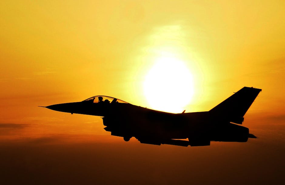 Chrisdcooper's tweet photo. Flying a multi-million-pound fighter jet in hostile territory is not an everyday career...
On this week's #ElevationShow we learn from @MandyHickson's inspirational journey to become a pioneering female fighter pilot.
Tune in tomorrow 8amPT/4pmUK > https://t.co/IZ1paPphqB https://t.co/w9JT9OApiu