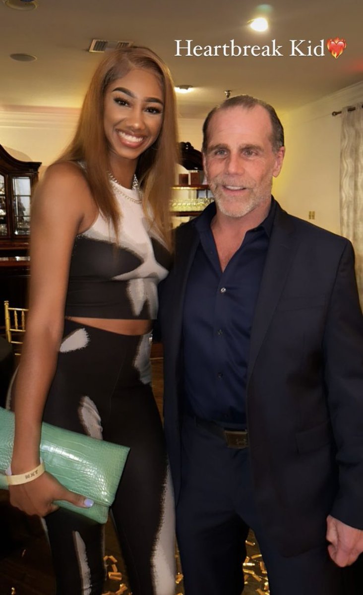 A. on Twitter "Is Shawn crosseyed?🙁"