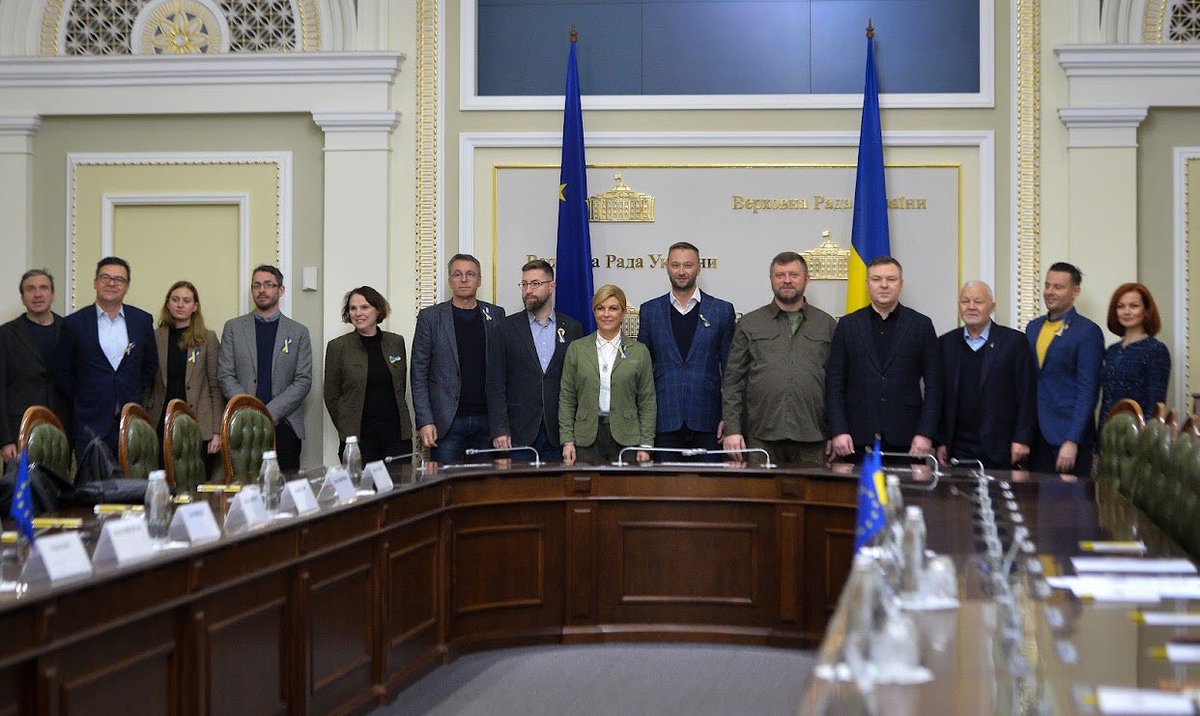 verkhovna_rada's tweet photo. 🇺🇦 Усі розуміють, що зараз в Україні вирішується питання європейської безпеки. І наші бійці потребують військової допомоги. Про це сьогодні говорили з делегацією @GLOBSEC @RobertVassGLB, @KolindaGK, @PavloSheremeta, — @OlekKorn. 

#StandWithUkraine https://t.co/cWALdbE3pv