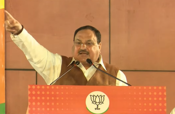 BJP4India's tweet photo. भाजपा ने गुजरात में 52.5% वोट और 157 सीट हासिल की। 

तो वहीं कांग्रेस 41.4% से घटकर 27.3% प्रतिशत पर आ गई है। 

वंशवाद, परिवारवाद,अकर्मण्य नेता व गैर जिम्मेदारना विपक्ष के कारण कांग्रेस की ये हालत हुई है।

- श्री @JPNadda https://t.co/kbciFMGPhY