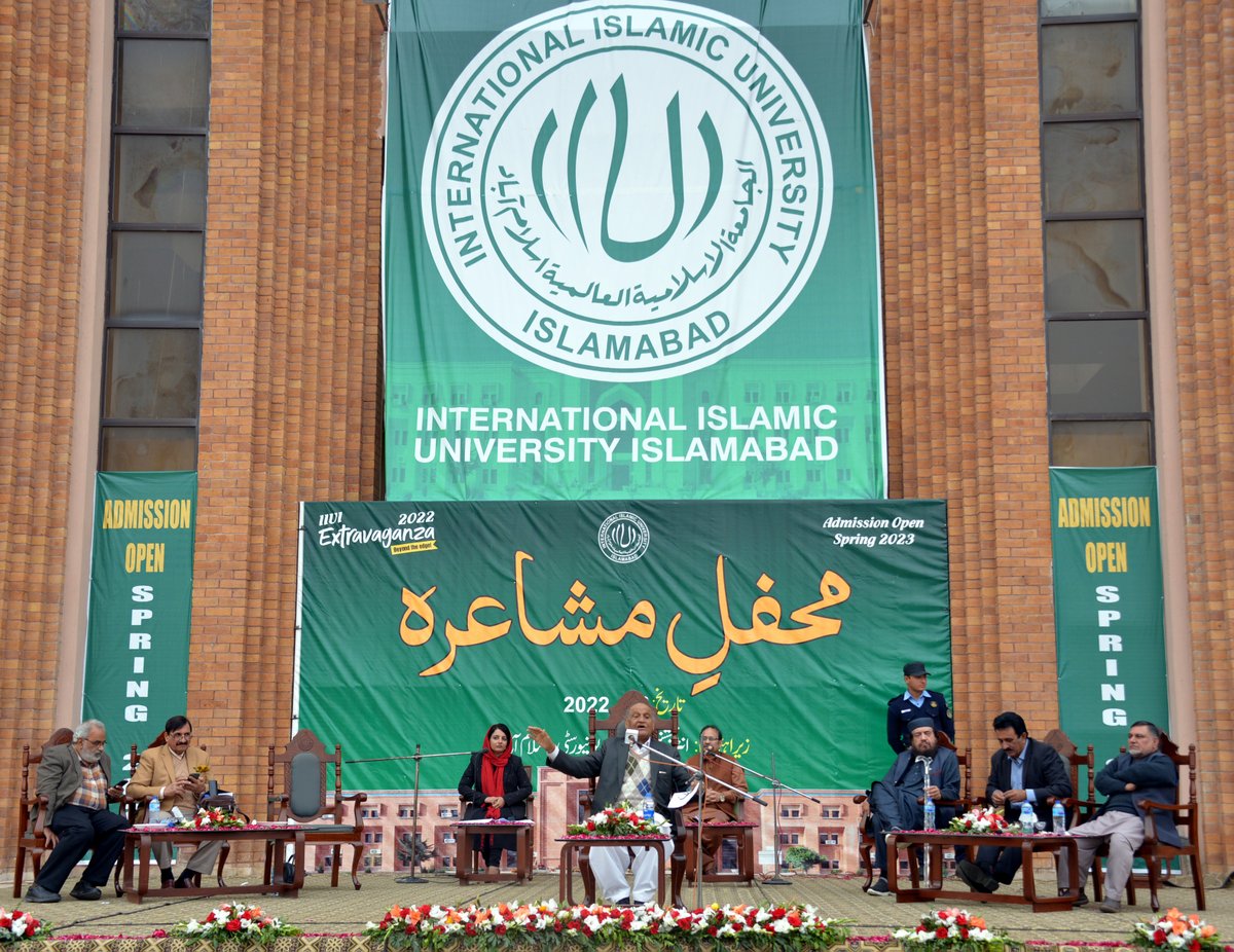 IIUI_OFFICIAL's tweet photo. In connection with extravaganza 2022, a Mehfil e Mushaira enthralled the audience at the administration block ground of IIU as poetry lovers packed a vast area to listen to the famous humorous poets.
https://t.co/ax8F1b43y1
#IIUI #iiuiextravaganza
#iiuiadmissions https://t.co/HupFA8NH9y