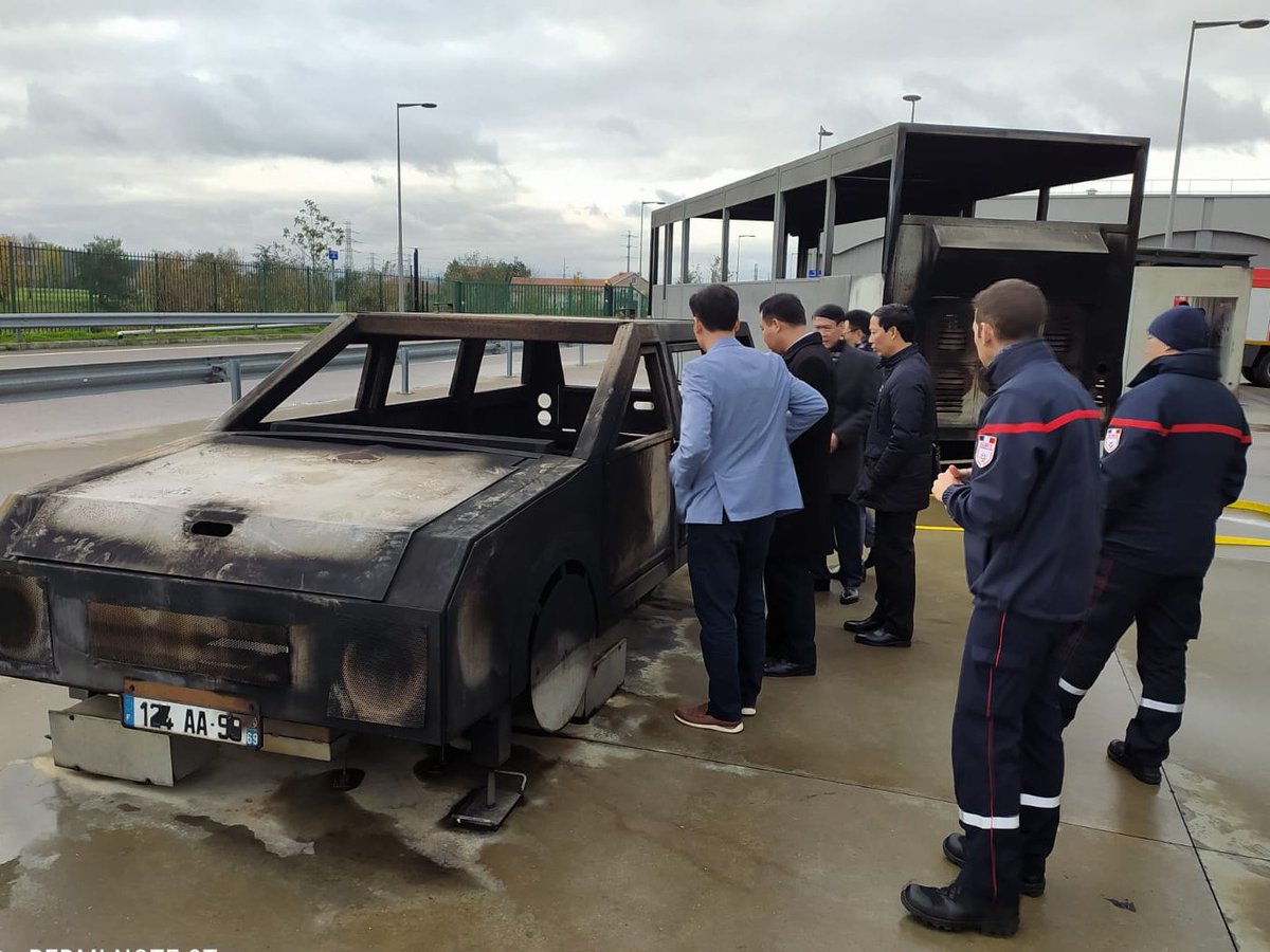 SDMIS69's tweet image. [RELATIONS INTERNATIONALES]

Le 29/11, une délégation de 5 colonels de l’académie nationale des sapeurs-pompiers du Vietnam a été accueillie à l’école départementale et métropolitaine des sapeurs-pompiers par l’adjoint au chef de groupement formation.