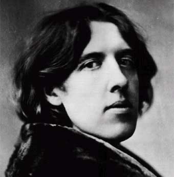 #HaciendoHistoria en <a href="/Lascosas690/">LasCosasEnSuSitio</a> recreó la vida del brillante y polémico poeta Oscar Wilde.

La pluma de <a href="/PagliariMariano/">mariano pagliari</a> y la precisión de @AndresMendeztbo elevó los talentos histriónicos de <a href="/dasilvailiana/">Iliana da Silva</a> <a href="/JMCarzolio/">Juan Miguel Carzolio Zabala</a> <a href="/fausbartaburu/">Faustina Bartaburu</a> <a href="/MFablet/">Martín Fablet</a> y Medina.

sarandi690.com.uy/2022/12/08/osc…