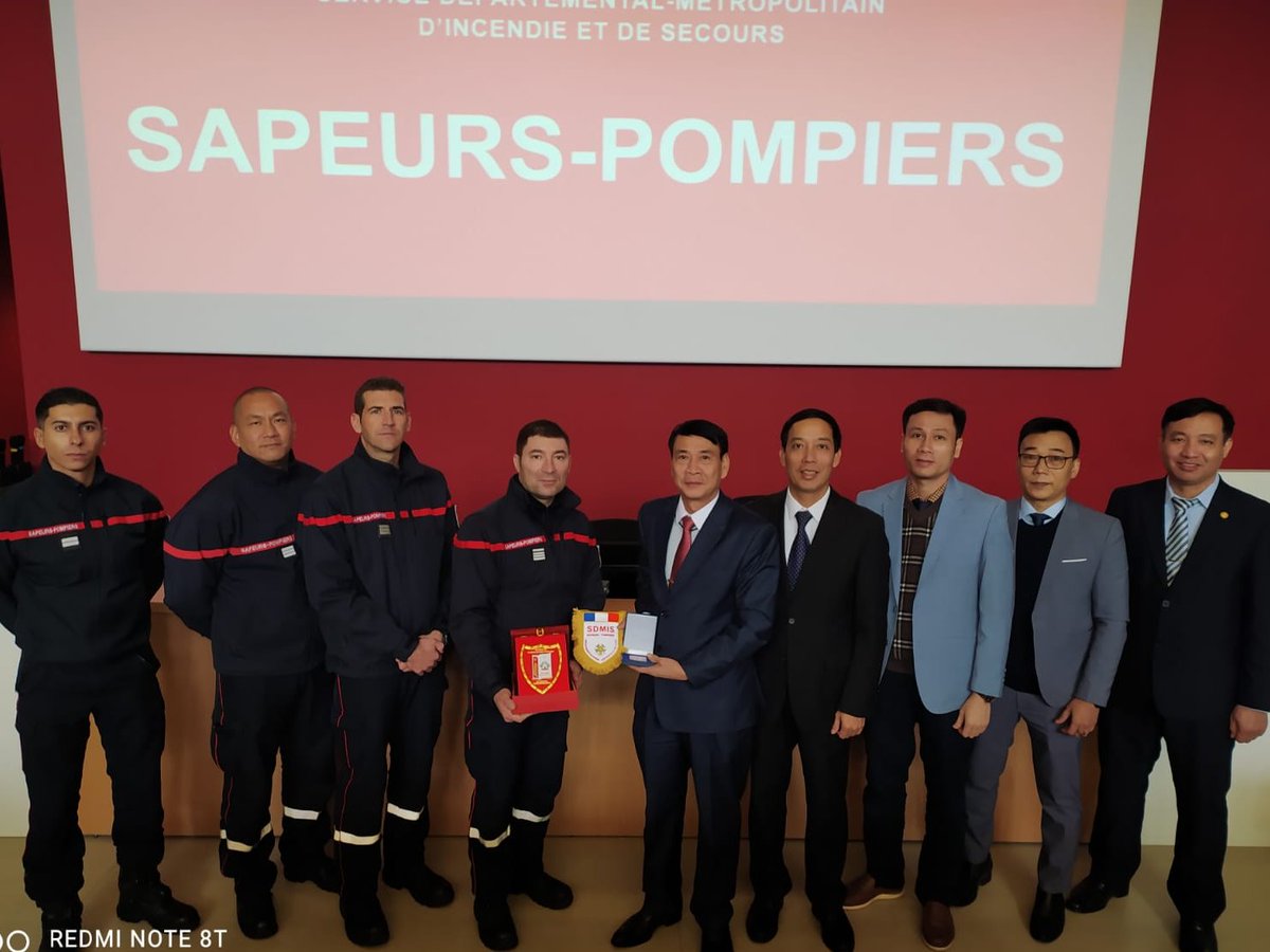 SDMIS69's tweet image. [RELATIONS INTERNATIONALES]

Le 29/11, une délégation de 5 colonels de l’académie nationale des sapeurs-pompiers du Vietnam a été accueillie à l’école départementale et métropolitaine des sapeurs-pompiers par l’adjoint au chef de groupement formation.