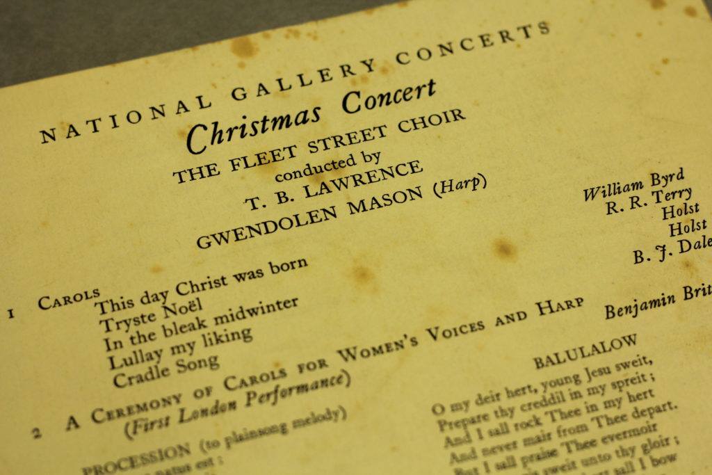 stbrideschurch's tweet photo. The homesick Britten wrote his #CeremonyOfCarols in 1942 on a perilous Atlantic ship journey from #NYC.

Originally written for women's choir &amp; premiered by the Fleet Street Choir, it is now a yearly fixture for the #FleetSt @StBrides_Choir. Hear it 5:30pm, this Sun 11 Dec. https://t.co/eK0gp8ZVbP