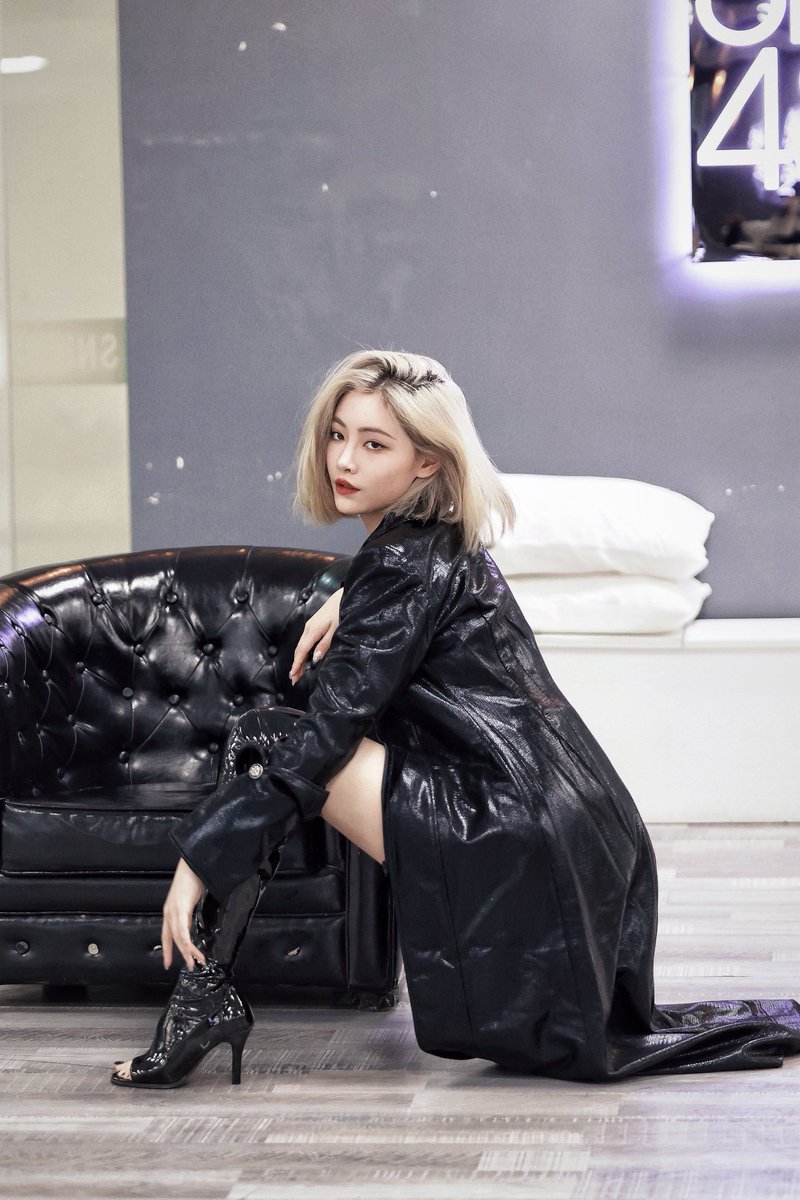 EntTofu's tweet photo. #XuJiaqi is seen preparing for her first showcase #Black1st in the photos updated on Weibo: "I'm rehearsing every day💃 There are two days left to see you all"

#KikiXu #许佳琪
Source: https://t.co/JXbJpy8O2m https://t.co/03ddDpmeht