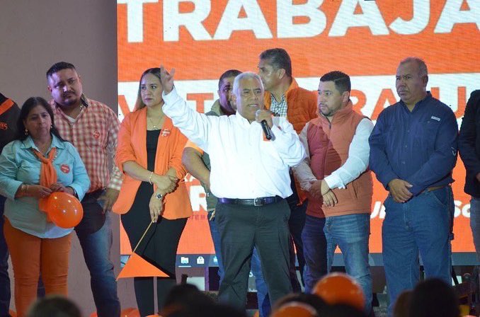 EverardoPadron5's tweet photo. Gran cierre en #Monclova, agradezco a mis amigas y amigos por su emotivo recibimiento y sus muestras de afecto que me comprometen a luchar por este gran Proyecto Institucional.

¡No les voy a fallar!  #VotaNaranja 🟠
#UnidosSomosMásFuertes 🤝 https://t.co/bpCQueTaEc